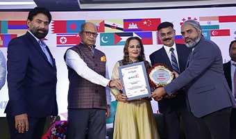 Suneet Kumar Singh (Contentholic) awarded by Jai Prada